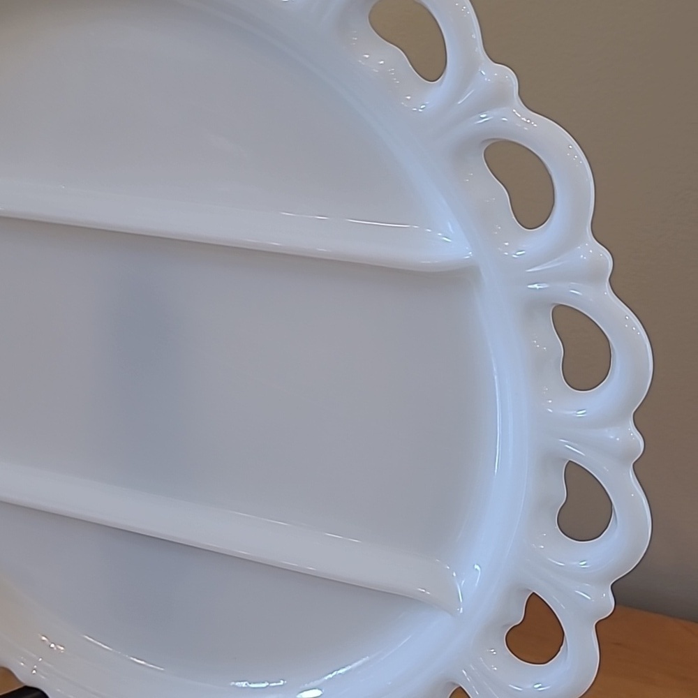 VINTAGE Milk Glass Divided Serving Platter, Scalloped Edge Heart Detail - Picture 3 of 13